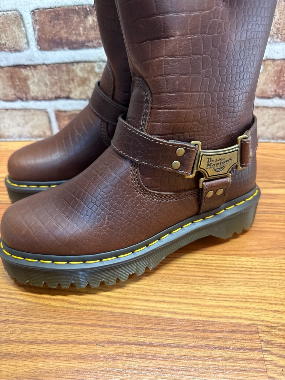 Dr. Martens Anistone Hi reptile embossed leather pull on boots brown NWOB size 7 - Picture 9 of 13